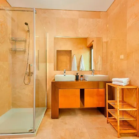 Executive Townhouse, Centre, Shared Pool *