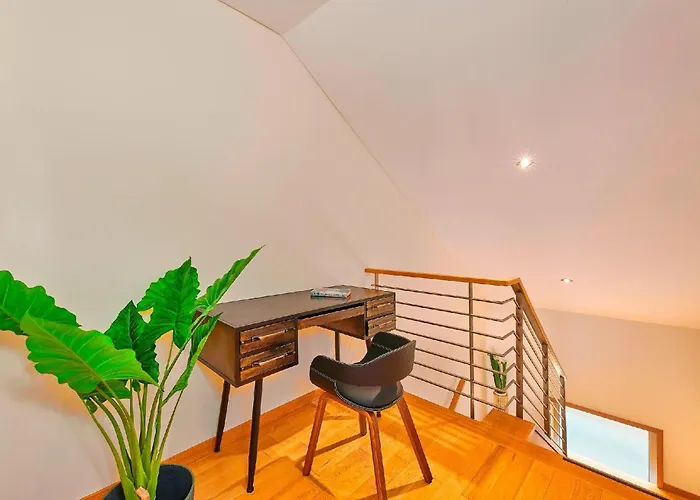 Executive Townhouse, Centre, Shared Pool *