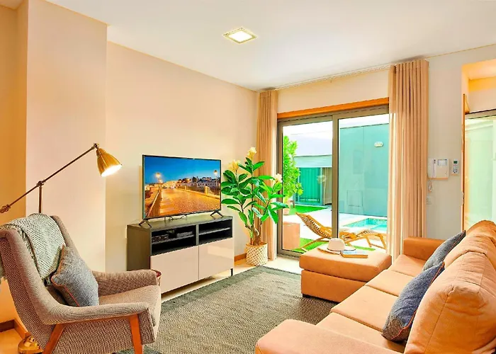 Executive Townhouse, Centre, Shared Pool Feriehus