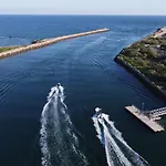 Executive Townhouse, Centre, Shared Pool Дом отдыха