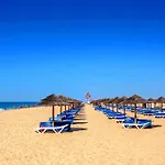 Дом отдыха Executive Townhouse, Centre, Shared Pool Тавира