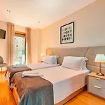 Executive Townhouse, Centre, Shared Pool Дом отдыха