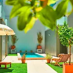 Executive Townhouse, Centre, Shared Pool