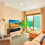 Executive Townhouse, Centre, Shared Pool Дом отдыха