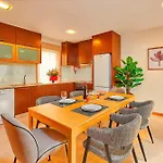 Дом отдыха Executive Townhouse, Centre, Shared Pool *