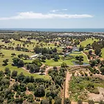 Executive Townhouse, Centre, Shared Pool