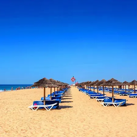 Дом отдыха Executive Townhouse, Centre, Shared Pool Тавира