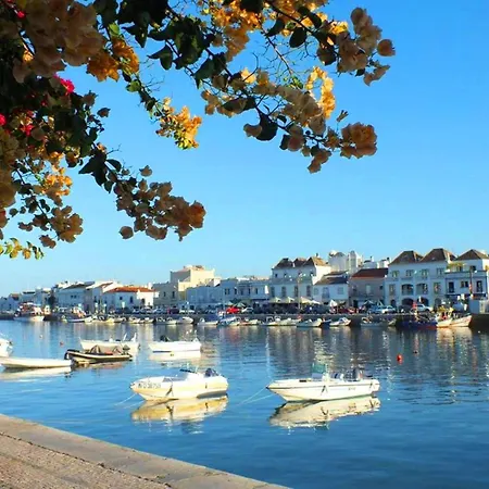 Дом отдыха Executive Townhouse, Centre, Shared Pool Тавира