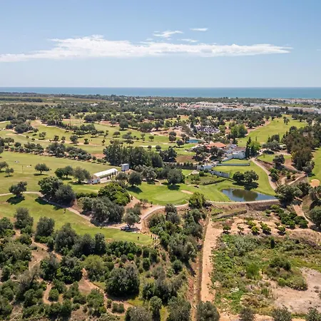 Executive Townhouse, Centre, Shared Pool