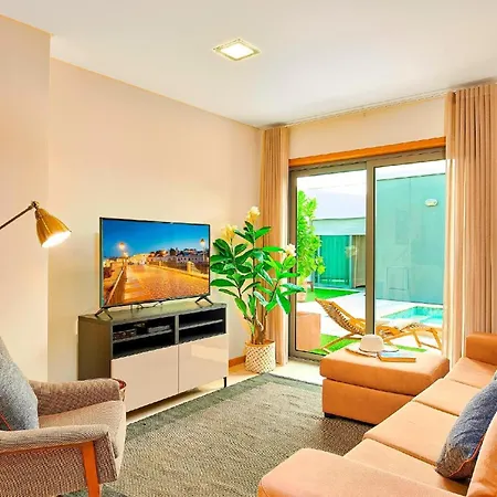 Executive Townhouse, Centre, Shared Pool Vakantiehuis